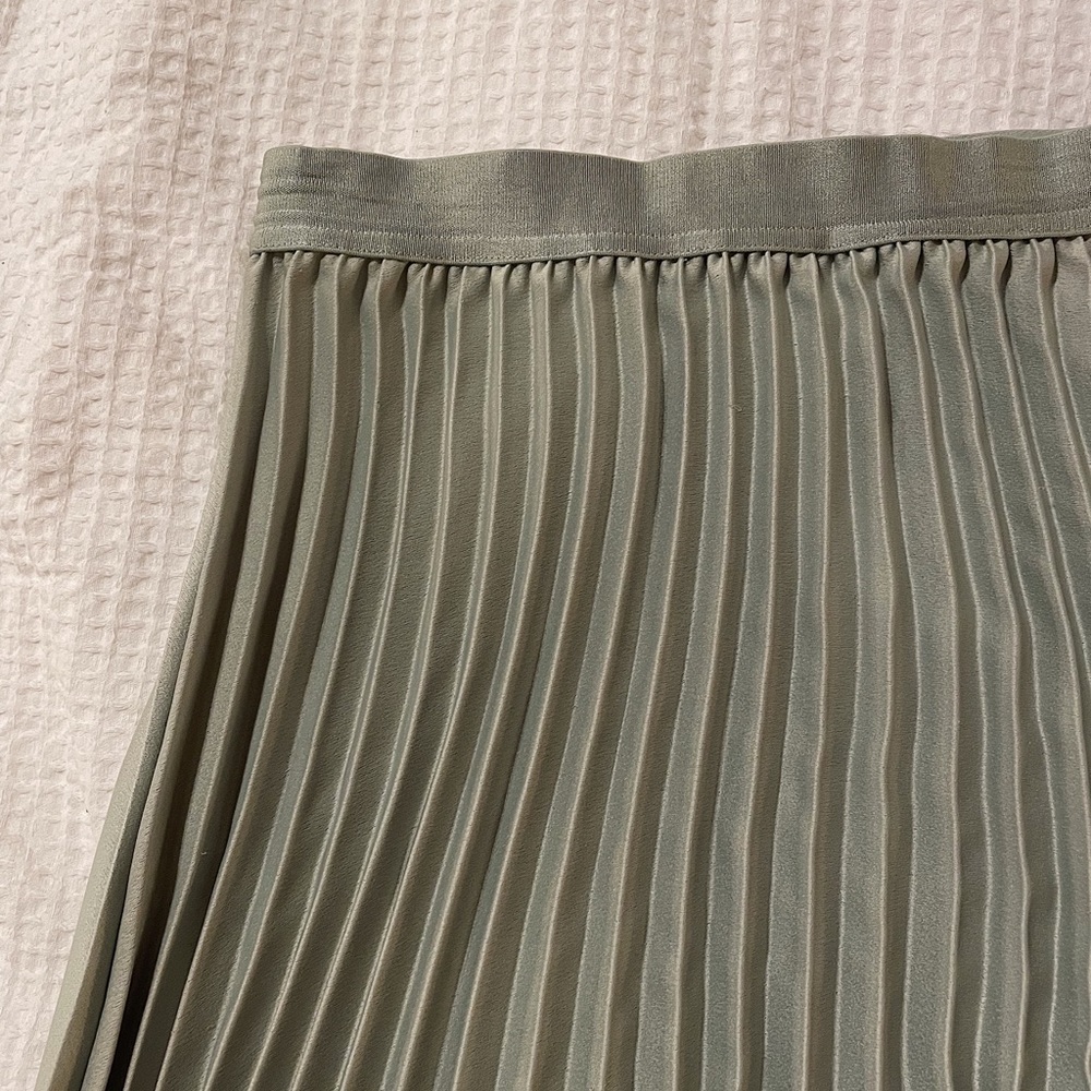 H&M // Sage Green Midi Skirt - Picture 2 of 6